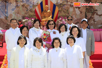 ร่วมถ่ายภาพเป็นที่ระลึก